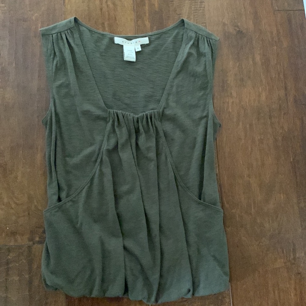 Studio M. Size S top.